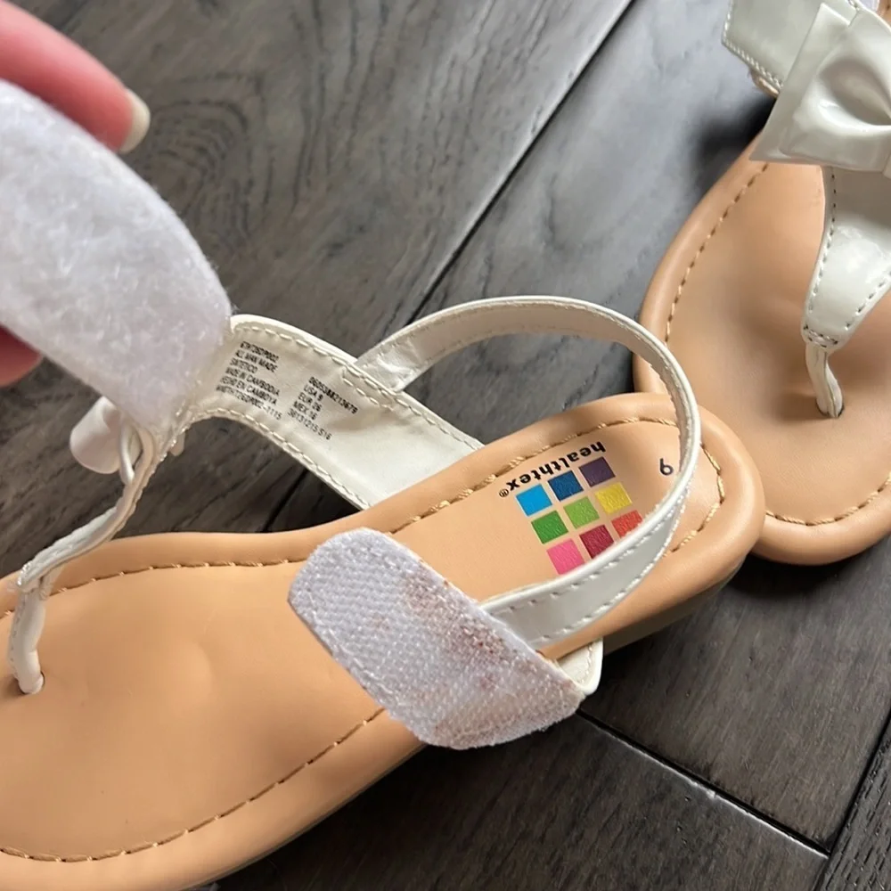 Toddler patent like leather thong bow sandals